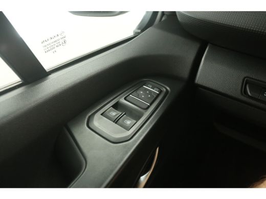 Nissan Primastar 2.0 dCi L2H1 150PK Automaat Airco Cruise PDC 3 Persoons Trekhaak ActivLease financial lease