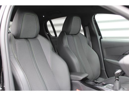 Peugeot 208 1.2 PURETECH 100PK GT PACK / NAVI / LEDER / CLIMA / PDC / 17" LMV / CAMERA / KEYLESS / ADAPT. CRU... ActivLease financial lease