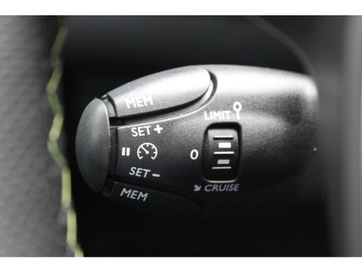 Peugeot 208 1.2 PURETECH 100PK GT PACK / NAVI / LEDER / CLIMA / PDC / 17" LMV / CAMERA / KEYLESS / ADAPT. CRU... ActivLease financial lease