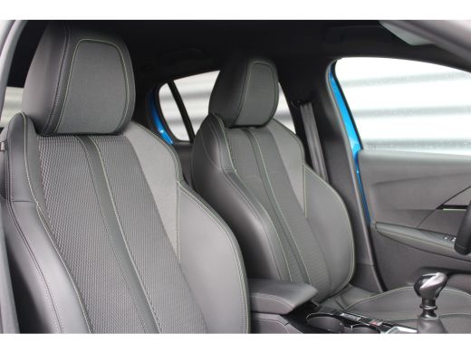 Peugeot 208 1.2 PURETECH 100PK GT PACK / NAVI / LEDER / CLIMA / PDC / 17" LMV / CAMERA / KEYLESS / ADAPT. CRU... ActivLease financial lease