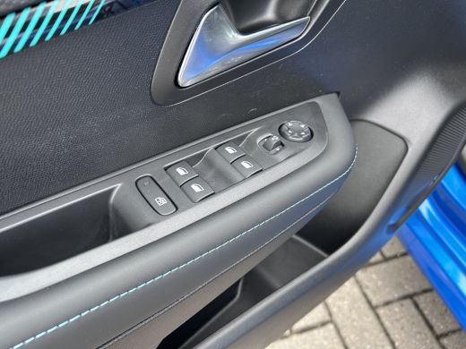 Peugeot 208 1.2 PureTech Allure 100PK | Lage kmstand!!! | Parkeersensoren | Climate Controle | Cruise Control... ActivLease financial lease