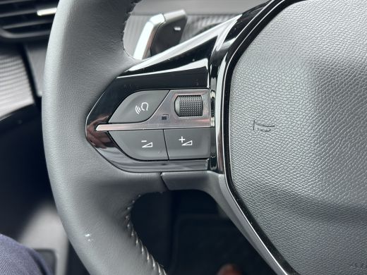 Peugeot 208 1.2 PureTech Allure 100PK | Lage kmstand!!! | Parkeersensoren | Climate Controle | Cruise Control... ActivLease financial lease