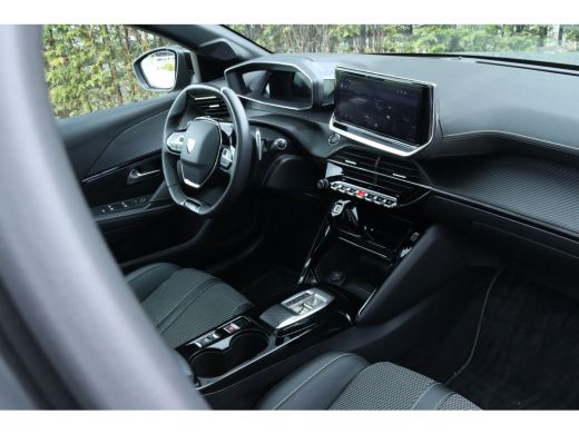 Peugeot 208 Hybrid 136 e-DCS6 GT Panoramadak | Navigatie | Camera voor & Achter | Carplay | Keyless | Climate | ActivLease financial lease