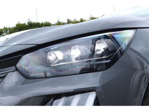 Peugeot 208 Hybrid 136 e-DCS6 GT Panoramadak | Navigatie | Camera voor & Achter | Carplay | Keyless | Climate | ActivLease financial lease