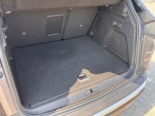 Peugeot 3008 1.6 PHEV 4WD 300PK GT | AUTOMAAT | 360 Camera | Panaroma dak | 18 inch LMV | Sfeerverlichting | A... ActivLease financial lease