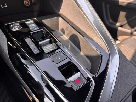 Peugeot 3008 1.6 PHEV 4WD 300PK GT | AUTOMAAT | 360 Camera | Panaroma dak | 18 inch LMV | Sfeerverlichting | A... ActivLease financial lease