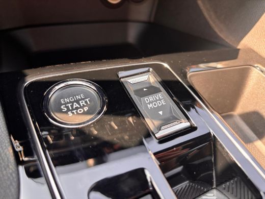 Peugeot 3008 1.6 PHEV 4WD 300PK GT | AUTOMAAT | 360 Camera | Panaroma dak | 18 inch LMV | Sfeerverlichting | A... ActivLease financial lease