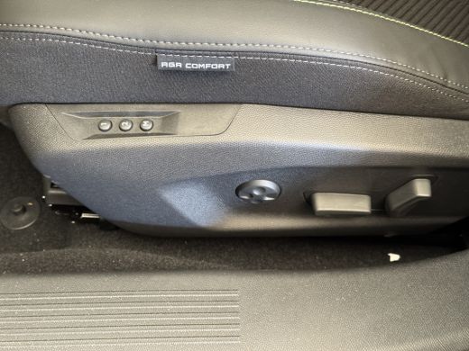 Peugeot 408 GT Plug-in Hybrid | 19" lichtmetalen velgen 'GRAPHITE' | Adaptieve cruise control | Bekleding Alc... ActivLease financial lease