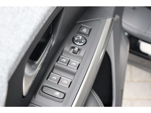 Peugeot 5008 1.2 HYBRID 136PK 7-ZITS GT AUTOMAAT / NAVI / LEDER / CLIMA / FULL-LED / 19" LMV / KEYLESS / PANO... ActivLease financial lease