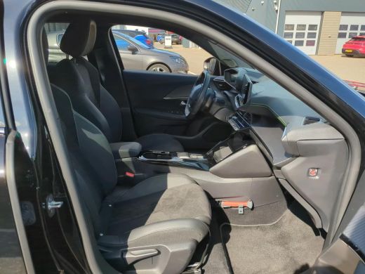 Peugeot e-2008 EV GT 50 kWh | 3-Fase | Alcantara | Stoelverwarming | Climate | Camera | Adaptive Cruise | | 11 k... ActivLease financial lease