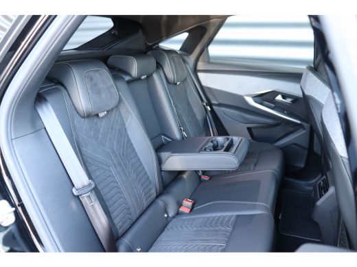 Peugeot e-3008 73KWH GT AVANTAGE 214PK / NAVI / LEDER / CLIMA / FULL-LED / 20" LMV / KEYLESS / WARMTEPOMP / 360°... ActivLease financial lease