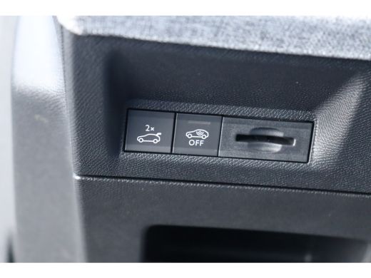 Peugeot e-3008 73KWH GT AVANTAGE 214PK / NAVI / LEDER / CLIMA / FULL-LED / 20" LMV / KEYLESS / WARMTEPOMP / 360°... ActivLease financial lease