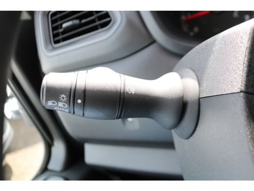 Renault Master 2.3 dCi 145pk Bakwagen met Laadklep ActivLease financial lease