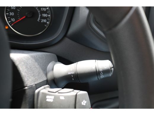 Renault Master 2.3 dCi 145pk Bakwagen met Laadklep ActivLease financial lease