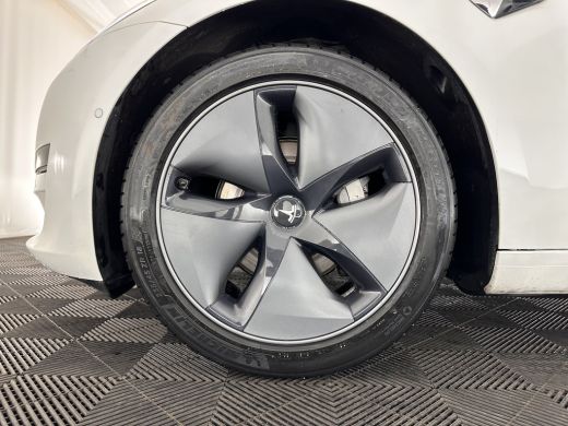 Tesla Model 3 Standard RWD Plus 60 kWh [ 3-Fase ] (INCL-BTW) Aut. *PANO | AUTO-PILOT | LUXURY-LEATHER | KEYLESS... ActivLease financial lease