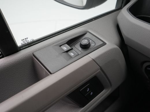 Volkswagen Crafter 30 2.0 TDI L3H2 Trendline Trekhaak Navigatie Carplay Cruise ActivLease financial lease