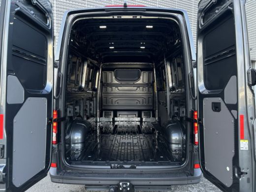 Volkswagen Crafter 35 2.0 TDI L3H3 Exclusive EURO VI | Adaptive cruise control "stop & go" | Airco | Alarmsysteem ActivLease financial lease