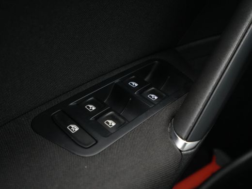 Volkswagen e-Golf E-DITION Navigatie Carplay Pdc Acc Stoelverwarming 58 ActivLease financial lease