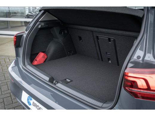 Volkswagen Golf Life Edition eHybrid | 'App-Connect' draadloze smartphone integratie | Achterbank in ongelijke de... ActivLease financial lease