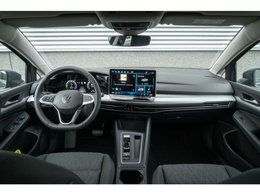 Volkswagen Golf Life Edition eHybrid | 'App-Connect' draadloze smartphone integratie | Achterbank in ongelijke de... ActivLease financial lease