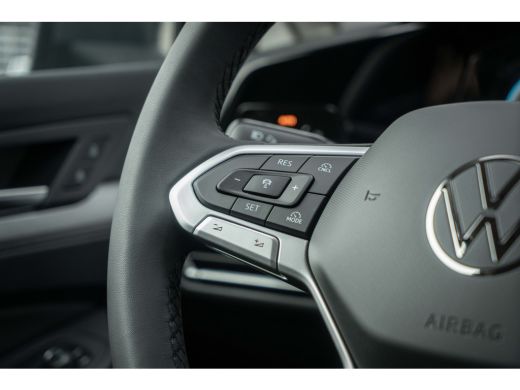 Volkswagen Golf Life Edition eHybrid | 'App-Connect' draadloze smartphone integratie | Achterbank in ongelijke de... ActivLease financial lease