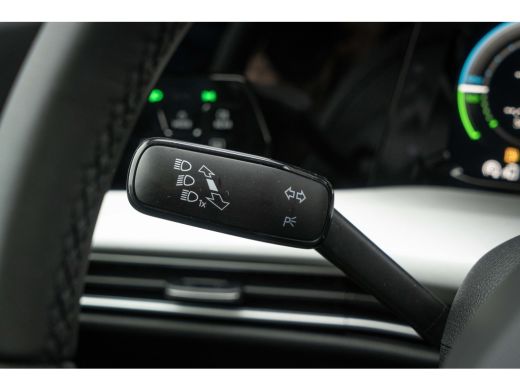 Volkswagen Golf Life Edition eHybrid | 'App-Connect' draadloze smartphone integratie | Achterbank in ongelijke de... ActivLease financial lease