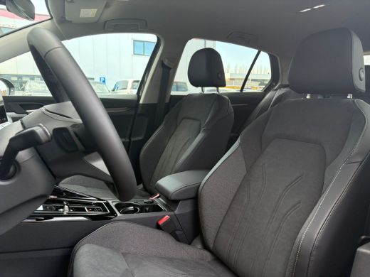 Volkswagen Golf Style Edition eHybrid Inclusief &euro;2000,- inruilvoordeel | 'App-Connect' draadloze smartphone integ... ActivLease financial lease