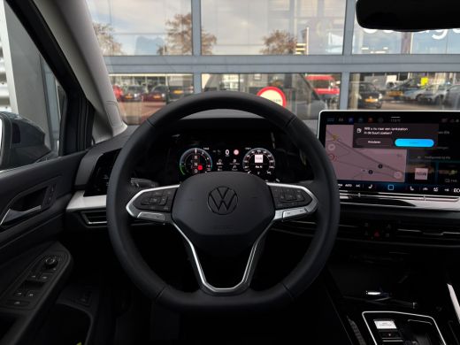 Volkswagen Golf Style Edition eHybrid Inclusief &euro;2000,- inruilvoordeel | 'App-Connect' draadloze smartphone integ... ActivLease financial lease