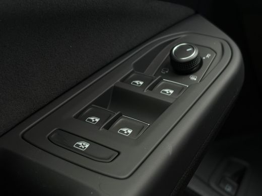 Volkswagen Golf Style Edition eHybrid Inclusief &euro;2000,- inruilvoordeel | 'App-Connect' draadloze smartphone integ... ActivLease financial lease