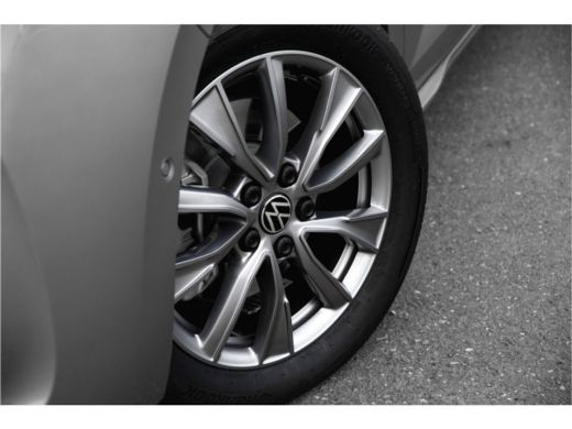 Volkswagen Multivan 1.5 eHybrid L2 Bulli Edition 4Motion Matrix | ACC | Panoramadak | ActivLease financial lease
