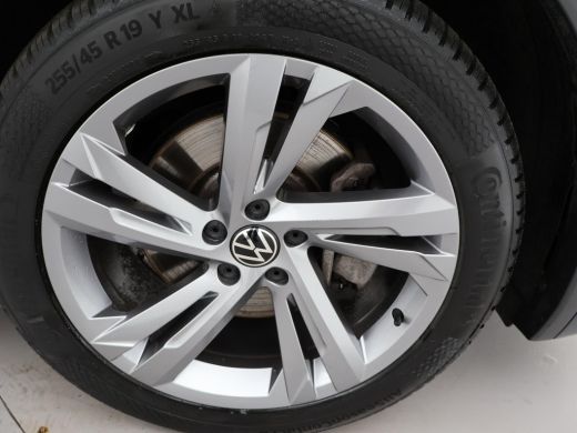 Volkswagen Tiguan 1.4 TSI 245 PK EHYBRID 2X R-LINE + DIGITALE COCKPIT | 19 INCH | ADAPTIVE CRUISE | SFEERVERLICHTING ActivLease financial lease
