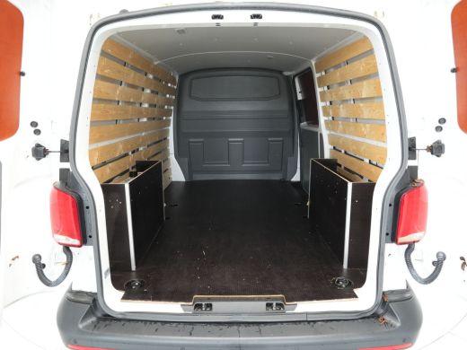 Volkswagen Transporter 2.0 TDI L2H1 28 Economy Business ActivLease financial lease