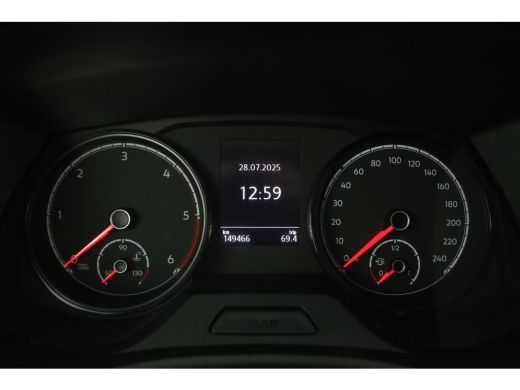 Volkswagen Transporter 2.0 TDI L2H1 Airco Cruise Carplay Navigatie PDC Trekhaak ActivLease financial lease