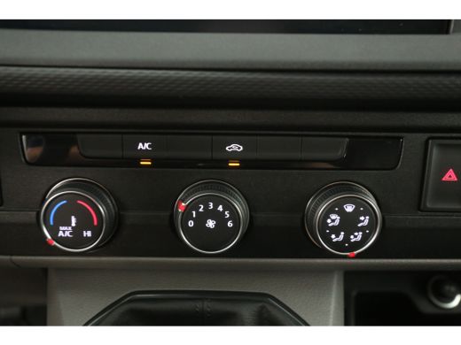 Volkswagen Transporter 2.0 TDI L2H1 Airco Cruise Carplay Navigatie PDC Trekhaak ActivLease financial lease