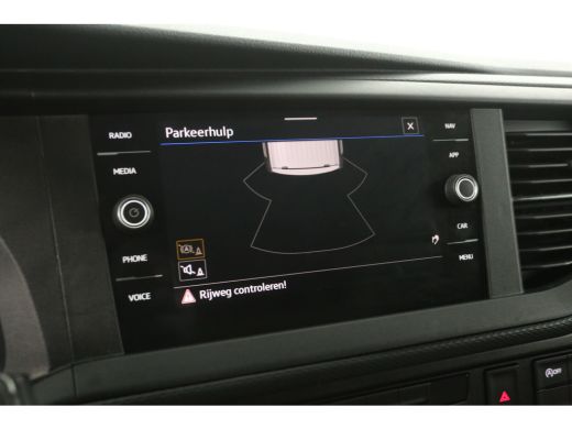 Volkswagen Transporter 2.0 TDI L2H1 Airco Cruise Carplay Navigatie PDC Trekhaak ActivLease financial lease