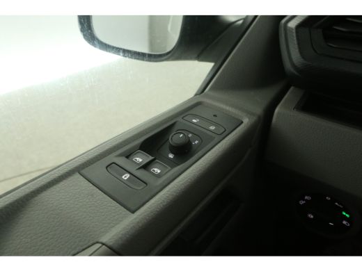 Volkswagen Transporter 2.0 TDI L2H1 Airco Cruise Carplay Navigatie PDC Trekhaak ActivLease financial lease