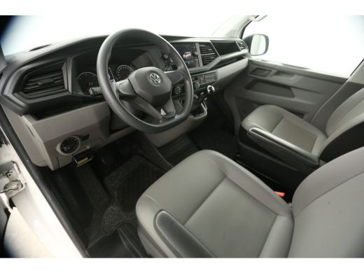 Volkswagen Transporter 2.0 TDI L2H1 Airco Cruise Carplay Navigatie PDC Trekhaak ActivLease financial lease