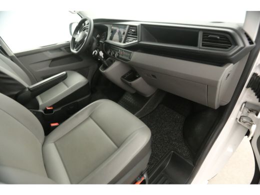 Volkswagen Transporter 2.0 TDI L2H1 Airco Cruise Carplay Navigatie PDC Trekhaak ActivLease financial lease