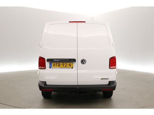Volkswagen Transporter 2.0 TDI L2H1 Airco Cruise Carplay Navigatie PDC Trekhaak ActivLease financial lease