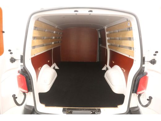 Volkswagen Transporter 2.0 TDI L2H1 Airco Cruise Carplay Navigatie PDC Trekhaak ActivLease financial lease
