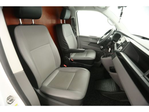 Volkswagen Transporter 2.0 TDI L2H1 Airco Cruise Carplay Navigatie PDC Trekhaak ActivLease financial lease