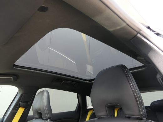 Volvo  V40 1.5 T3 Polar+ Sport | Panoramadak | Trekhaak | Harman Kardon | Camera | LED | Keyless | Stoelverw... ActivLease financial lease