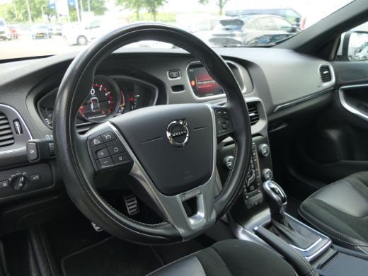 Volvo  V40 1.5 T3 Polar+ Sport | Panoramadak | Trekhaak | Harman Kardon | Camera | LED | Keyless | Stoelverw... ActivLease financial lease
