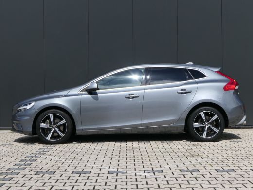 Volvo  V40 1.5 T3 Polar+ Sport | Panoramadak | Trekhaak | Harman Kardon | Camera | LED | Keyless | Stoelverw... ActivLease financial lease
