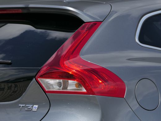 Volvo  V40 1.5 T3 Polar+ Sport | Panoramadak | Trekhaak | Harman Kardon | Camera | LED | Keyless | Stoelverw... ActivLease financial lease
