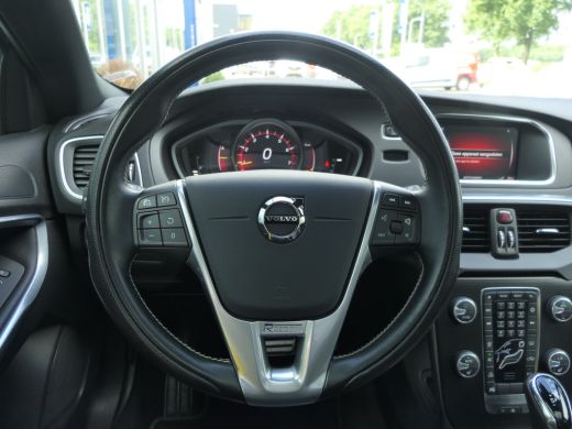 Volvo  V40 1.5 T3 Polar+ Sport | Panoramadak | Trekhaak | Harman Kardon | Camera | LED | Keyless | Stoelverw... ActivLease financial lease