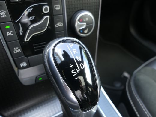 Volvo  V40 1.5 T3 Polar+ Sport | Panoramadak | Trekhaak | Harman Kardon | Camera | LED | Keyless | Stoelverw... ActivLease financial lease