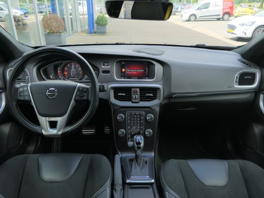 Volvo  V40 1.5 T3 Polar+ Sport | Panoramadak | Trekhaak | Harman Kardon | Camera | LED | Keyless | Stoelverw... ActivLease financial lease