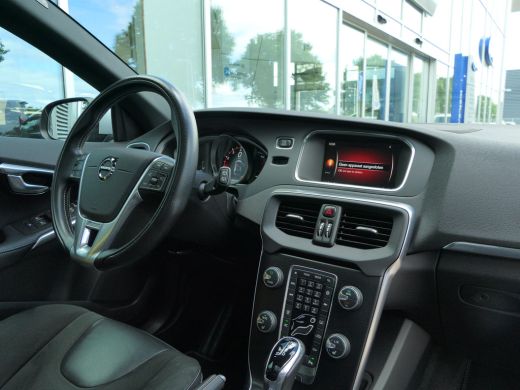 Volvo  V40 1.5 T3 Polar+ Sport | Panoramadak | Trekhaak | Harman Kardon | Camera | LED | Keyless | Stoelverw... ActivLease financial lease