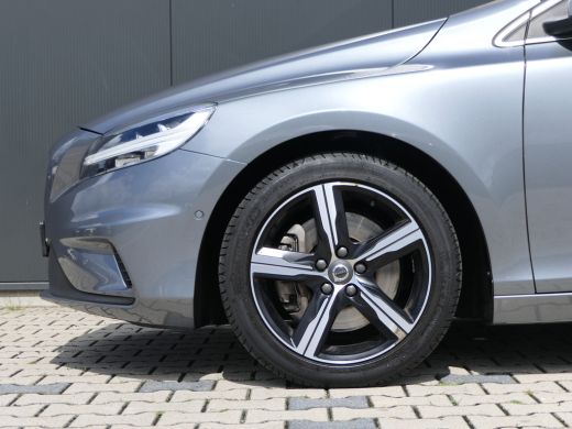 Volvo  V40 1.5 T3 Polar+ Sport | Panoramadak | Trekhaak | Harman Kardon | Camera | LED | Keyless | Stoelverw... ActivLease financial lease